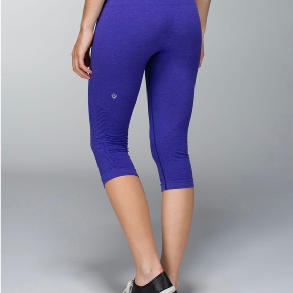 Lululemon In The Flow Crop II - Picture 1 of 3